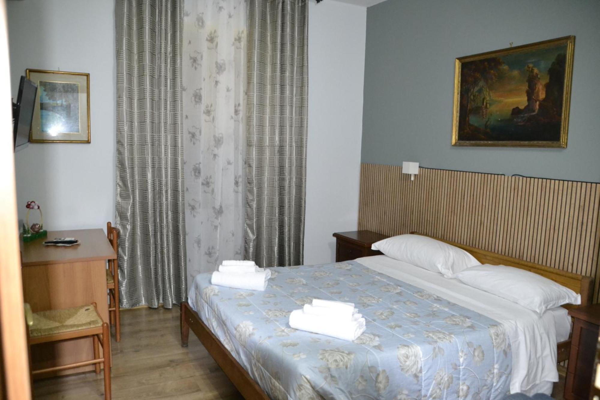 Aurora Boreale Hotel Рим Екстериор снимка