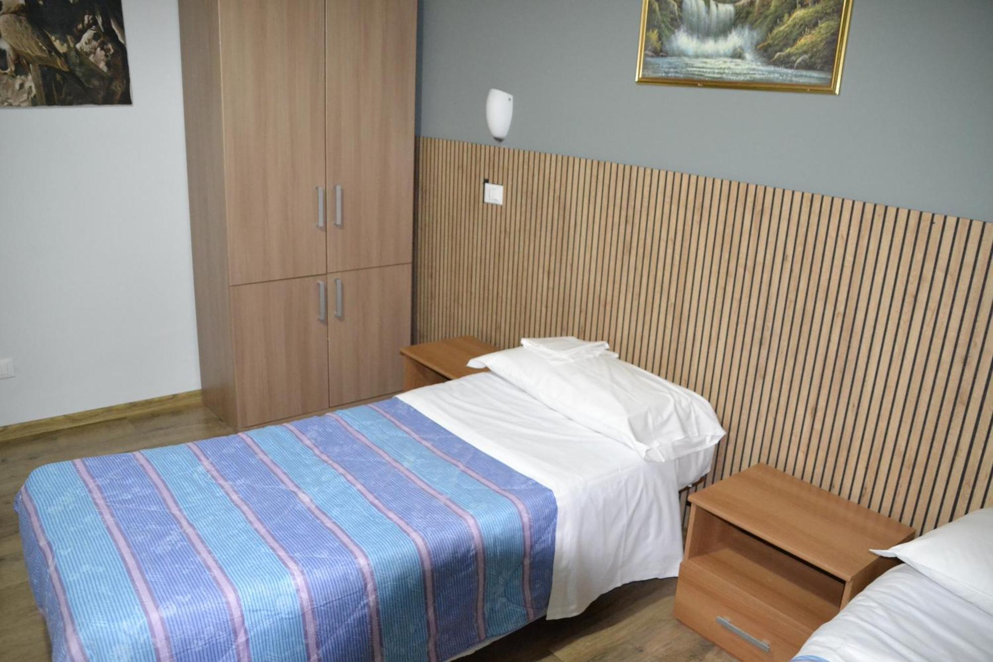 Aurora Boreale Hotel Рим Екстериор снимка